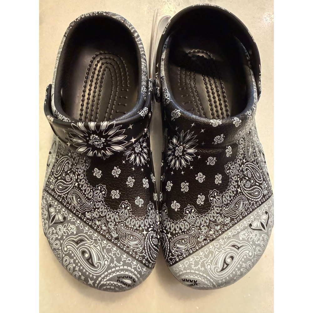 Croc Bistro Graphic Clog Women Size 7 Black White Bandana Paisley Slip Resistant